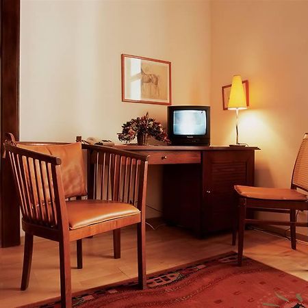 Cerna Liska Hotell Praha Rom bilde